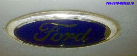 Логотип форд на задней двери
